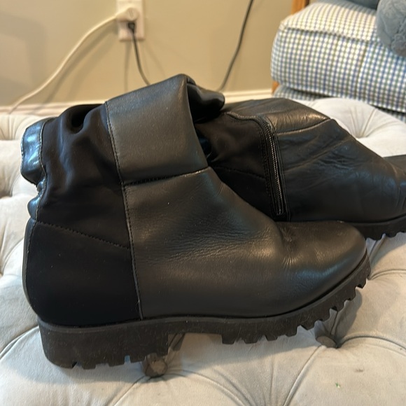 Donald J Pliner zip up boots - Picture 3 of 3